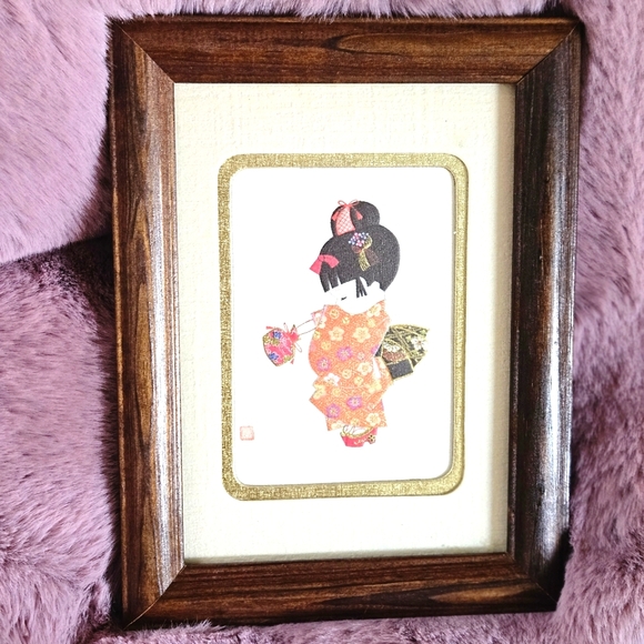 Japanese girl in kimono decor - Picture 1 of 6